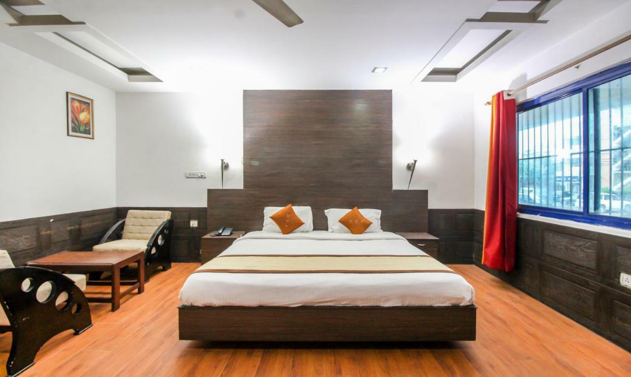 Hotel Monarch Inn Лакхнау Екстер'єр фото