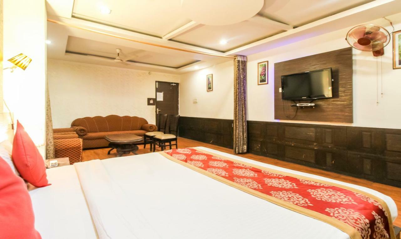Hotel Monarch Inn Лакхнау Екстер'єр фото