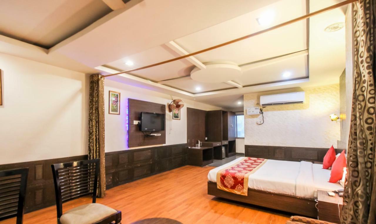 Hotel Monarch Inn Лакхнау Екстер'єр фото